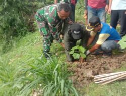 Babinsa dan Pemdes Tridaya Sakti Tanam 40 Pohon di Bantaran Kali Srengseng, Upaya Cegah Banjir dan Erosi