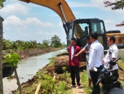 Camat Pebayuran Hasim Adnan Adha Dukung Penuh Normalisasi BKG 30A di Sumberurip