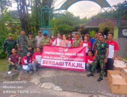 Semangat Kerukunan Umat Beragama Koramil 08/Lemahabang dan Perhimpunan Indonesia Tionghoa Kabupaten Bekasi Bagikan Takjil