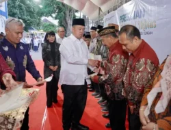 Percepat Sertipikasi Tanah Wakaf, Menteri ATR/Kepala BPN Serahkan 33 Sertipikat Untuk Rumah Ibadah di Sulawesi Tengah