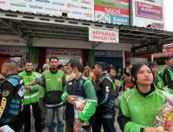 Aksi Sosial Listrikklik Peduli, Ojek Online Disabilitas Ikut Salurkan Sembako