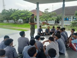 Babinsa Sosialisasi Di SMAN 1 Muaragembong