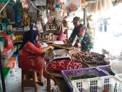 Satgas Pangan Babinsa Cek Harga Sembako di Pebayuran, Sejumlah Komoditas Alami Variasi Harga