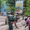Manfaatkan Lahan Tidur, Satgas TMMD Ke-128 Kodim 1710/Mimika Tanam Jagung Bersama Warga