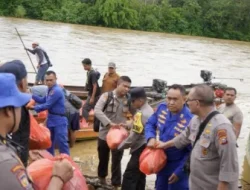 Polda Riau Gelar Green Policing – 17 Desa Terima Sembako & Pemeriksaan Kesehatan