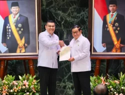 DKI Jakarta HUT ke-499, Wamen Ossy Serahkan 499 Sertipikat ke Gubernur Pramono Anung