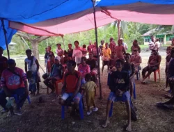 Kebersamaan Lewat Layar dan Sembako Kepala Suku