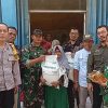 Ribuan Warga Sumberjaya Terima Bantuan Pangan Kemensos, Babinsa Koramil 01/Tambun Kawal Penyaluran