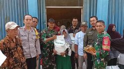 Ribuan Warga Sumberjaya Terima Bantuan Pangan Kemensos, Babinsa Koramil 01/Tambun Kawal Penyaluran
