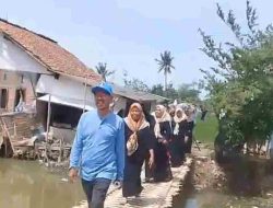 Diiringi Ratusan Simpatisan, A Tisin Nomor 1 Santuni Yatim Piatu di Kertajaya